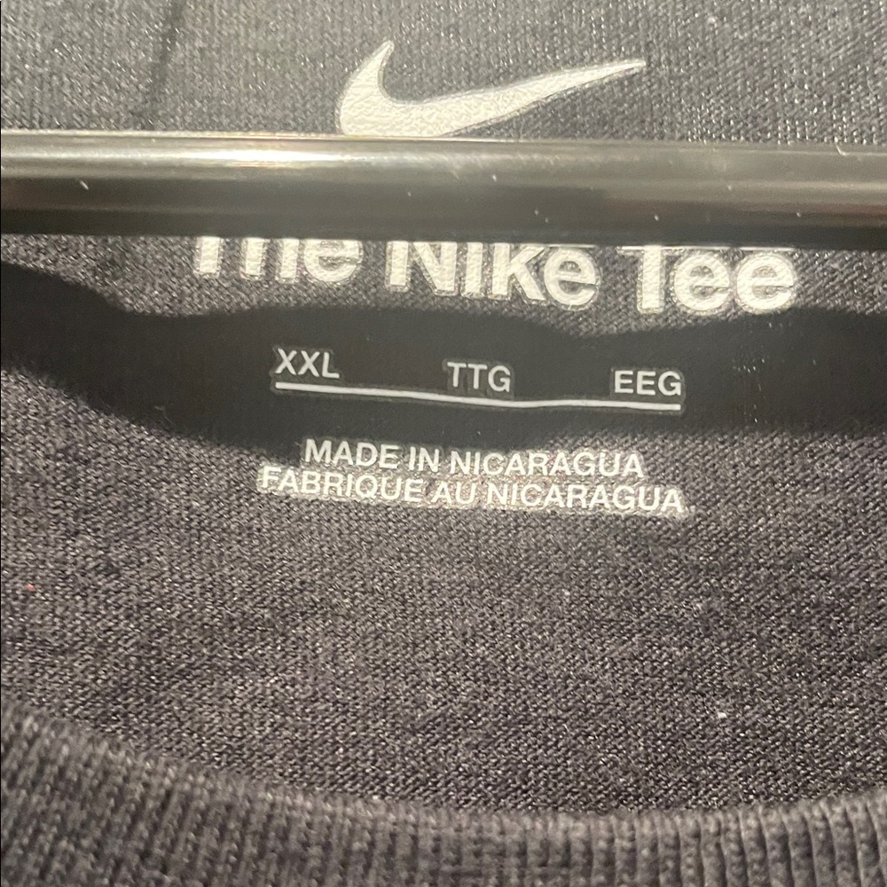 Nike Men's Black Tee with White Logo - Picture 4 of 5
